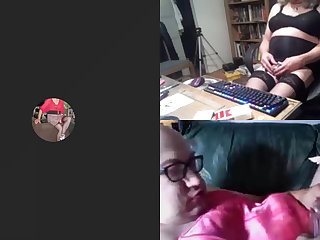 Παρτούζα pink sissy red lips and 4 girls haveing fun on skype