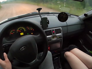 Ruština Young hitchhiker girl fucks a stranger for a free ride!