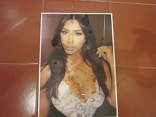 Kim Kardashian cum tribute Kim Kardashian