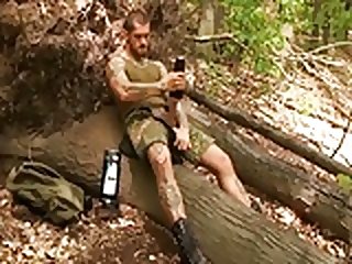 Γκέι Πορνό Deutscher im Wald mit einem Fleshlight